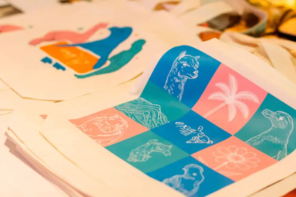 Bolsas de tela estampadas con ilustraciones de EXA