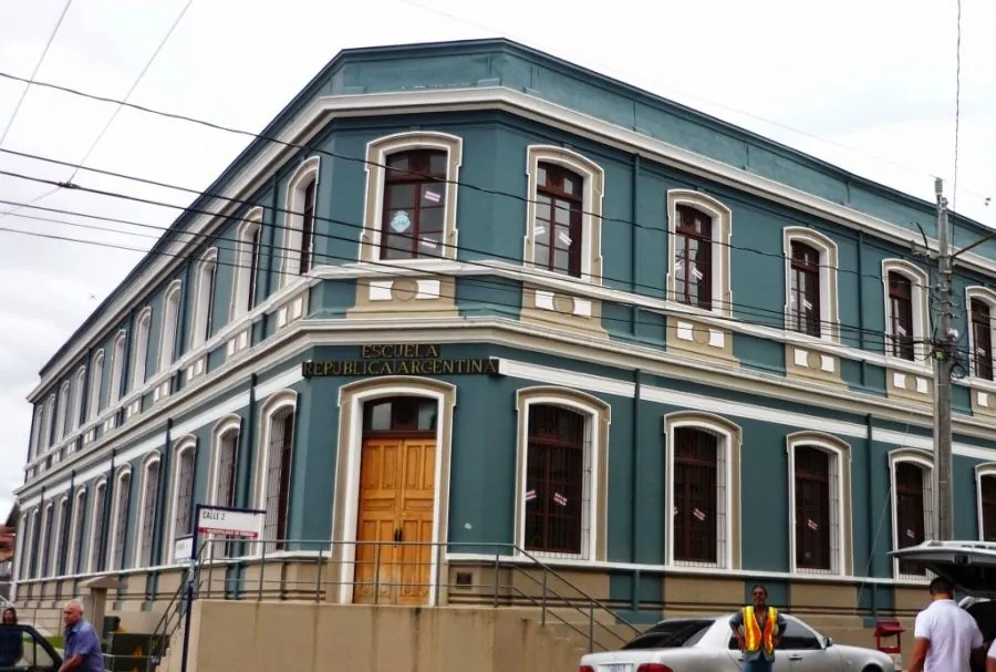 Fachada del Centro Cultural Herediano Omar Dengo, en Heredia